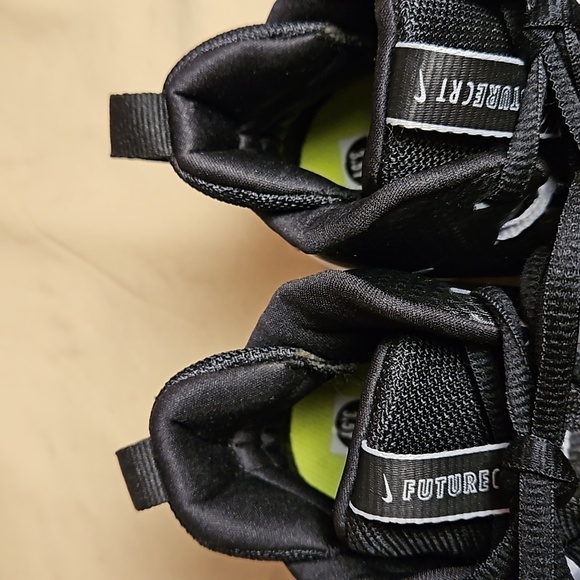 Nike FUTURECRT Youth Court Shoes  Size: 3 1/2 NWOT - Picture 11 of 13